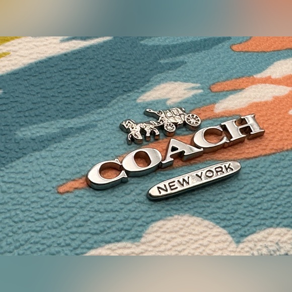 Coach Tote Bag With Hawaiian Print - Picture 10 of 15